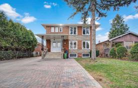 9 odalılar şehir içinde müstakil ev North York'da, Kanada. C$1,945,000