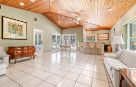 5 odalılar şehir içinde müstakil ev 505 m² Miami'de, Amerika Birleşik Devletleri. $2,849,000