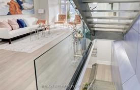 8 odalılar şehir içinde müstakil ev Etobicoke'de, Kanada. C$2,246,000