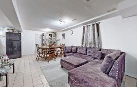 8 odalılar konak North York'da, Kanada. C$1,310,000