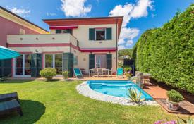 8 odalılar villa La Spezia'da, İtalya. 740,000 €