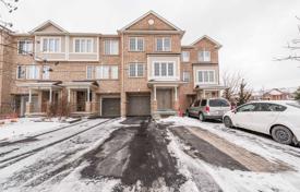 3 odalılar konak Etobicoke'de, Kanada. C$976,000