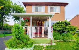 7 odalılar şehir içinde müstakil ev Scarborough'da, Kanada. C$1,274,000