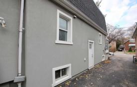 7 odalılar şehir içinde müstakil ev York'da, Kanada. C$1,341,000