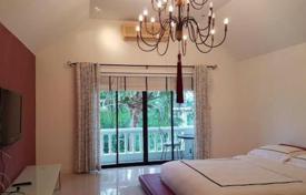 3 odalılar villa 400 m² Chonburi'de, Tayland. $216,000