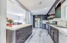 10 odalılar şehir içinde müstakil ev Scarborough'da, Kanada. C$1,509,000