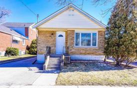 4 odalılar şehir içinde müstakil ev Scarborough'da, Kanada. C$1,319,000