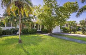Yazlık ev – Surfside, Florida, Amerika Birleşik Devletleri. $750,000