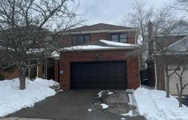 8 odalılar şehir içinde müstakil ev Scarborough'da, Kanada. C$1,296,000
