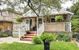 10 odalılar şehir içinde müstakil ev Scarborough'da, Kanada. C$1,456,000