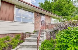 6 odalılar şehir içinde müstakil ev North York'da, Kanada. C$1,607,000