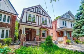 5 odalılar şehir içinde müstakil ev Old Toronto'da, Kanada. C$1,810,000