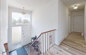 7 odalılar şehir içinde müstakil ev North York'da, Kanada. C$1,947,000