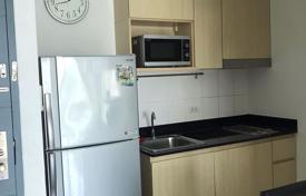 2 odalılar kondominyumda daireler Watthana'da, Tayland. $291,000