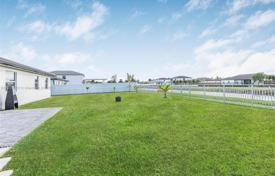 5 odalılar şehir içinde müstakil ev 327 m² Miami'de, Amerika Birleşik Devletleri. $1,250,000