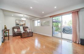 10 odalılar konak Scarborough'da, Kanada. C$1,293,000