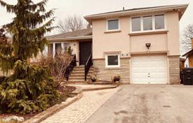 4 odalılar şehir içinde müstakil ev North York'da, Kanada. C$1,918,000
