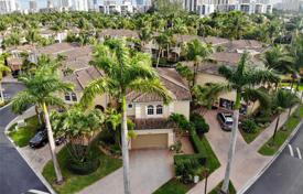 Yazlık ev – Aventura, Florida, Amerika Birleşik Devletleri. $750,000