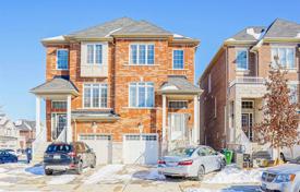 4 odalılar konak Etobicoke'de, Kanada. C$1,094,000