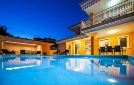 4 odalılar şehir içinde müstakil ev 550 m² Rovinj'de, Hırvatistan. 960,000 €
