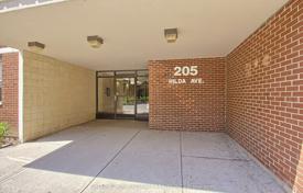 6 odalılar daire North York'da, Kanada. C$881,000