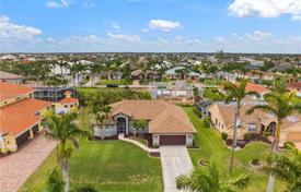 Şehir içinde müstakil ev – Cape Coral, Florida, Amerika Birleşik Devletleri. $455,000