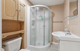 9 odalılar şehir içinde müstakil ev Scarborough'da, Kanada. C$1,539,000