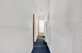 3 odalılar şehir içinde müstakil ev 116 m² Miami'de, Amerika Birleşik Devletleri. $450,000