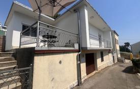 8 odalılar şehir içinde müstakil ev 185 m² Crikvenica'da, Hırvatistan. 370,000 €