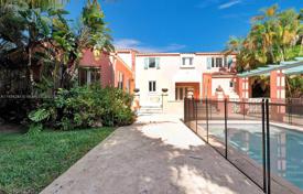 Şehir içinde müstakil ev – Coral Gables, Florida, Amerika Birleşik Devletleri. $3,000,000