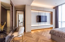 3 odalılar kondominyumda daireler Khlong Toei'de, Tayland. $4,600 haftalık