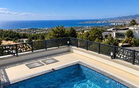Kuşadası Soğucak'ta panoramik deniz manzaralı, 370 m² arsada müstakil lüks 5+1 villa. Özel havuz, spor salonu, vatandaşlığa tam uygun.. 22,211,000 TRY
