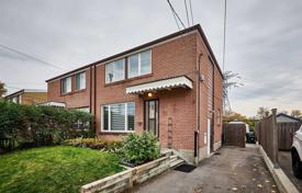 3 odalılar konak Scarborough'da, Kanada. C$1,049,000