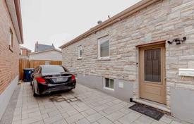 6 odalılar şehir içinde müstakil ev York'da, Kanada. C$1,215,000