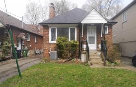6 odalılar şehir içinde müstakil ev Scarborough'da, Kanada. C$1,340,000