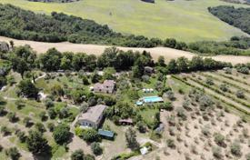 15 odalılar köşk 375 m² Radicondoli'de, İtalya. 1,200,000 €