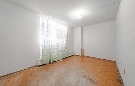 6 odalılar daire Scarborough'da, Kanada. C$755,000
