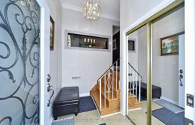 9 odalılar konak North York'da, Kanada. C$1,442,000