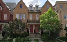 8 odalılar konak North York'da, Kanada. C$1,303,000