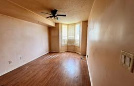 6 odalılar daire Yonge Street'da, Kanada. C$719,000
