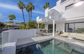 4 odalılar çatı dairesi 269 m² Estepona'da, İspanya. 890,000 €