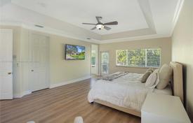 Şehir içinde müstakil ev – Pembroke Pines, Broward, Florida,  Amerika Birleşik Devletleri. $999,000