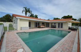 Şehir içinde müstakil ev – Miami Lakes, Miami, Florida,  Amerika Birleşik Devletleri. $1,170,000