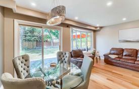 9 odalılar şehir içinde müstakil ev Etobicoke'de, Kanada. C$2,404,000