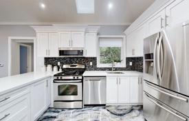 9 odalılar şehir içinde müstakil ev Etobicoke'de, Kanada. C$2,058,000