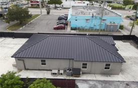 Şehir içinde müstakil ev – North Miami, Florida, Amerika Birleşik Devletleri. $650,000