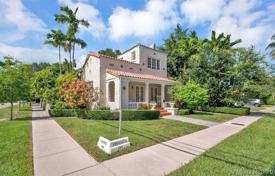 Yazlık ev – Coral Gables, Florida, Amerika Birleşik Devletleri. $720,000