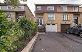 4 odalılar konak North York'da, Kanada. C$1,750,000