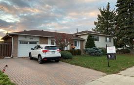 3 odalılar şehir içinde müstakil ev Scarborough'da, Kanada. C$1,508,000