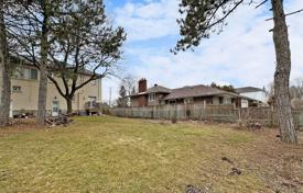10 odalılar şehir içinde müstakil ev Scarborough'da, Kanada. C$2,367,000
